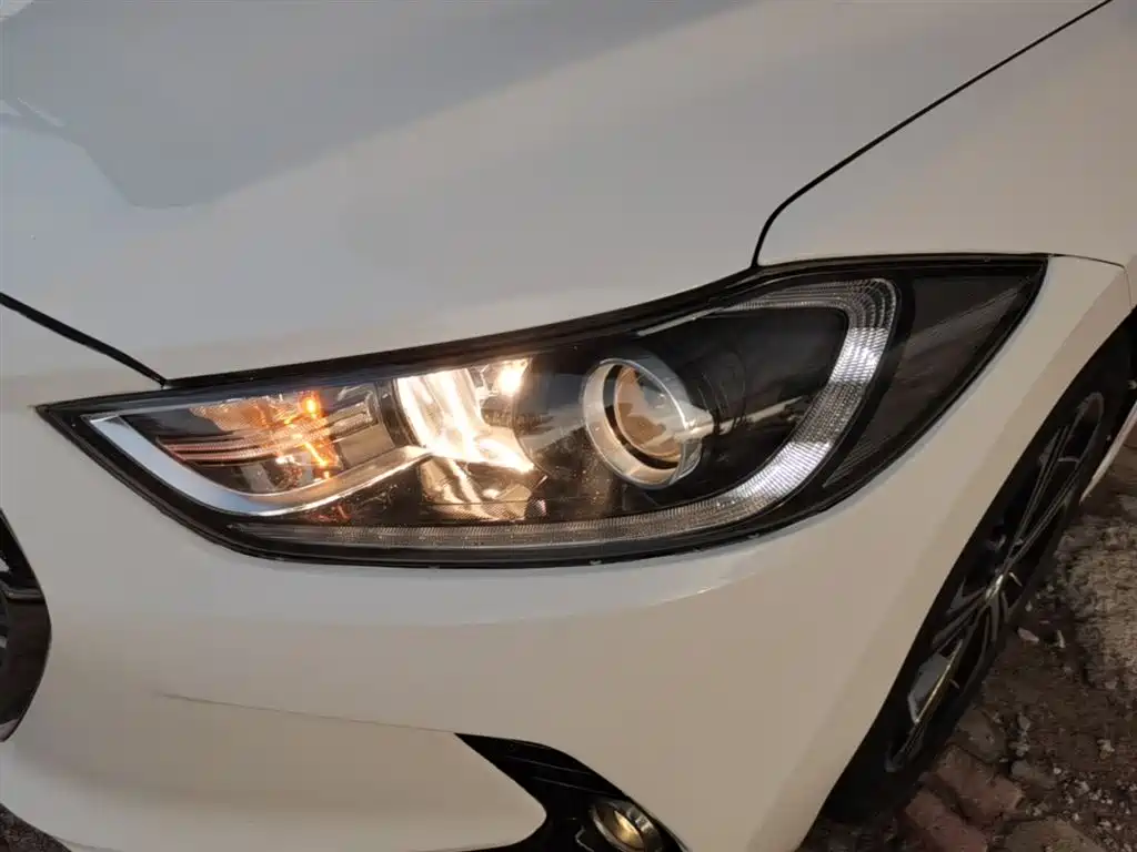 Hyundai Elantra 2019 — фото 24