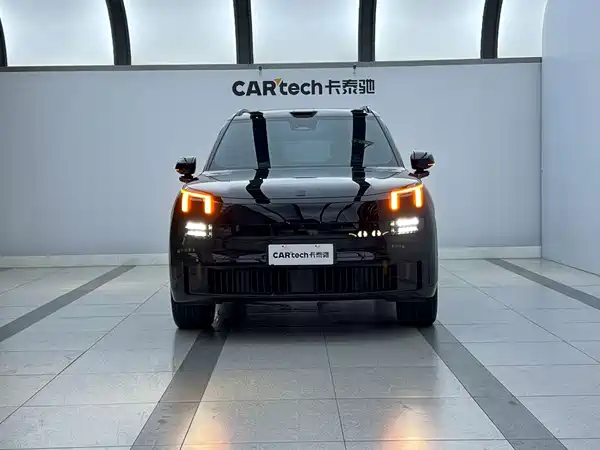 Lynk & Co 900 2025
