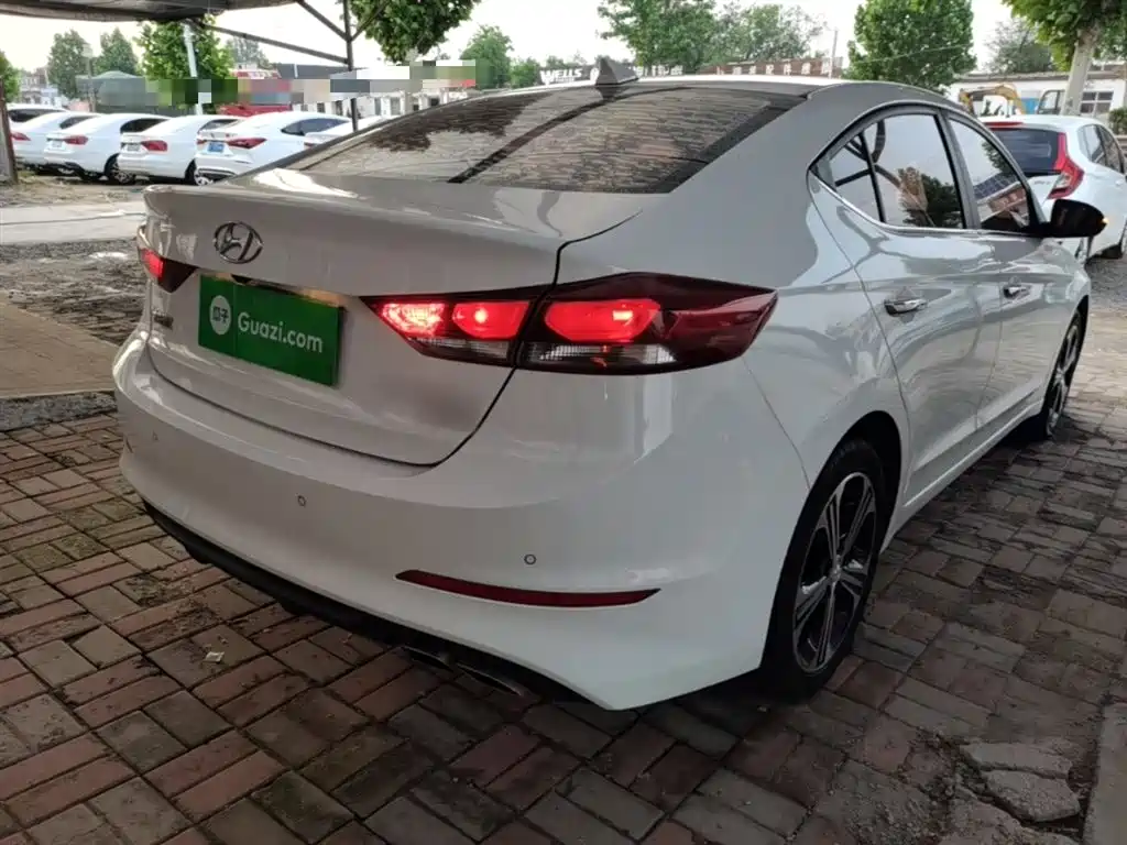 Hyundai Elantra 2019 — фото 7