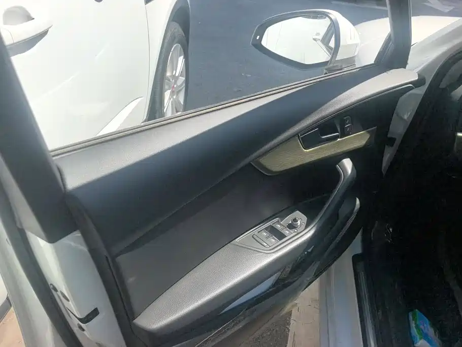 Audi A4L 2019