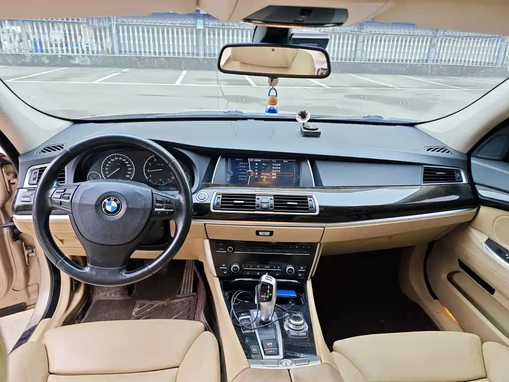 BMW 5 Series GT 2010 — фото 11
