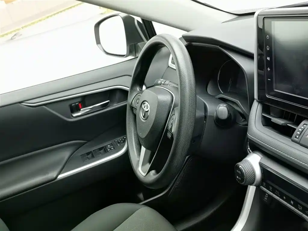 Toyota RAV4 2021 — фото 22