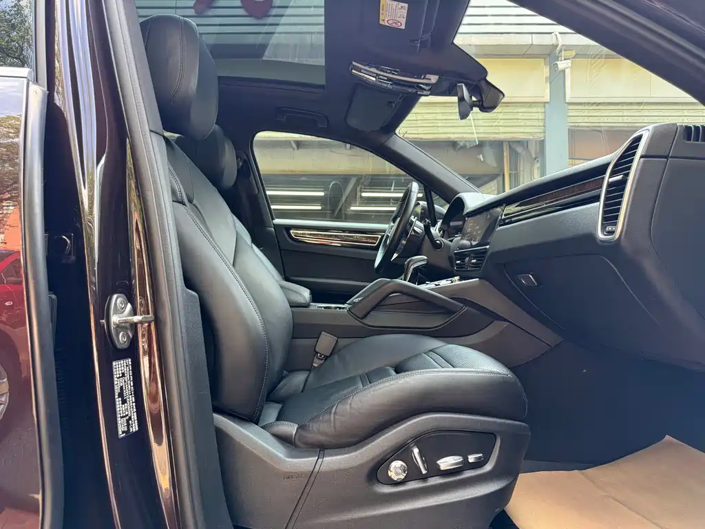 Porsche Cayenne 2018 — фото 17
