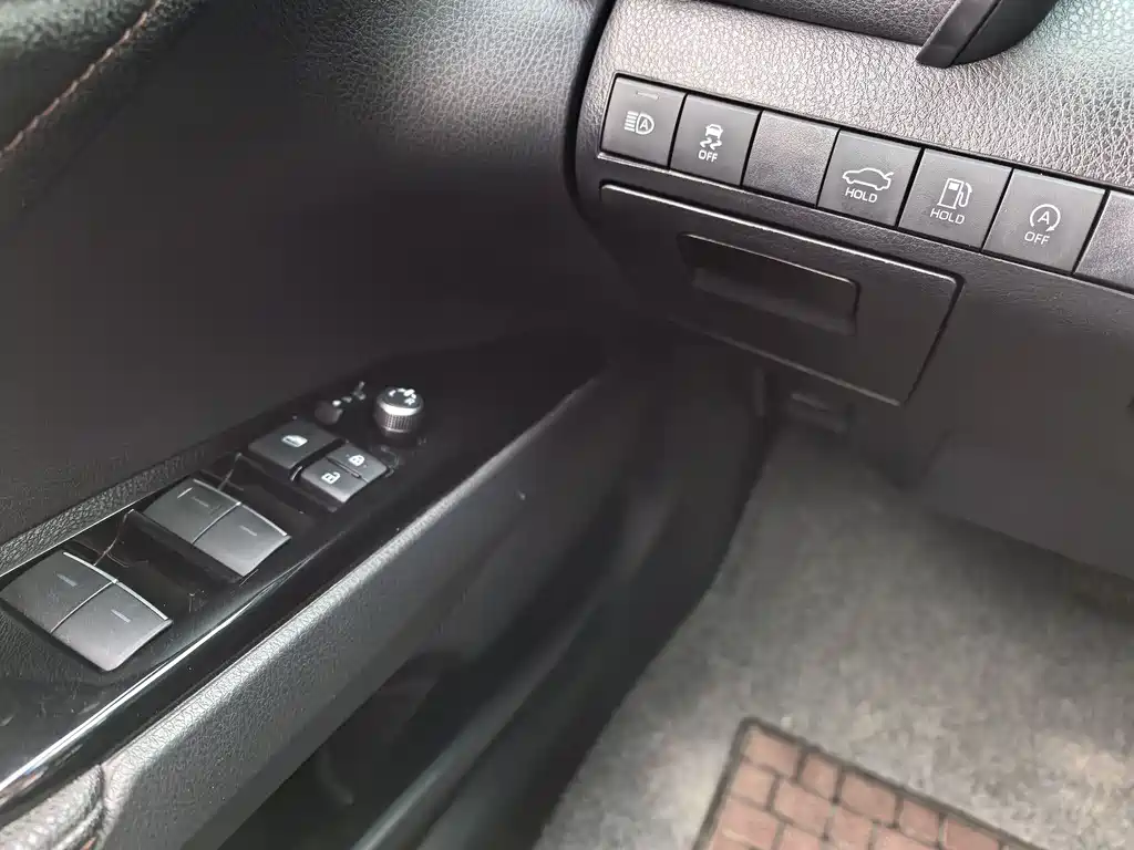 Toyota Camry 2023 — фото 15