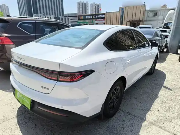 BYD Seal 05 DM-i 2025