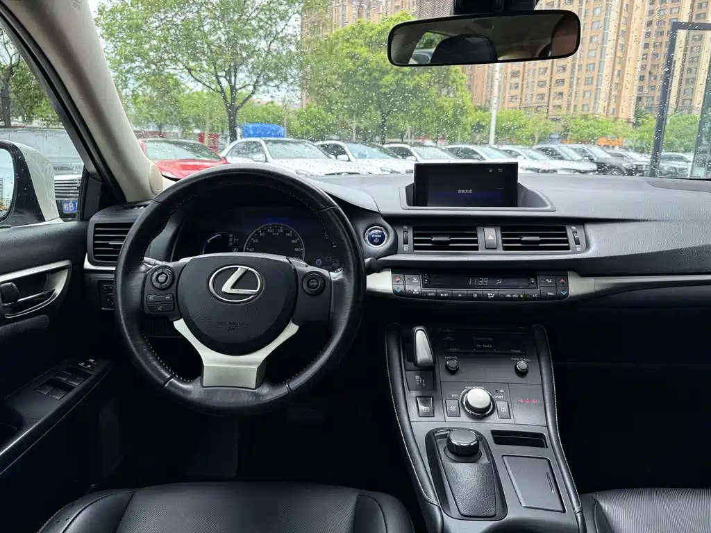 Lexus CT 2018 — фото 12