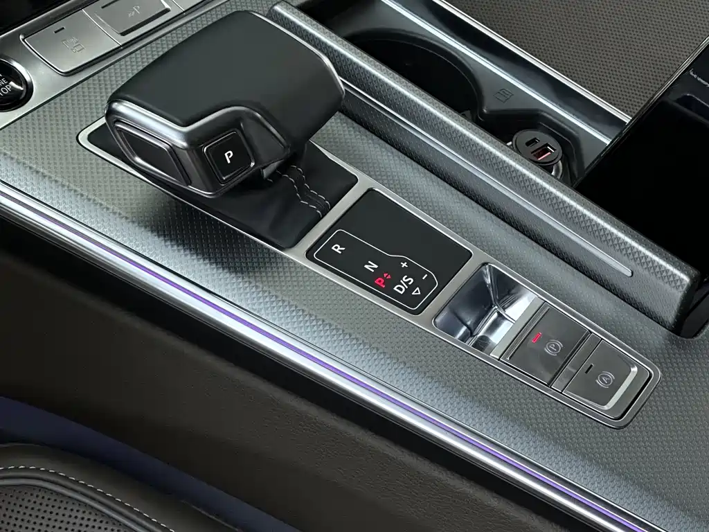 Audi A7L 2023 — фото 9