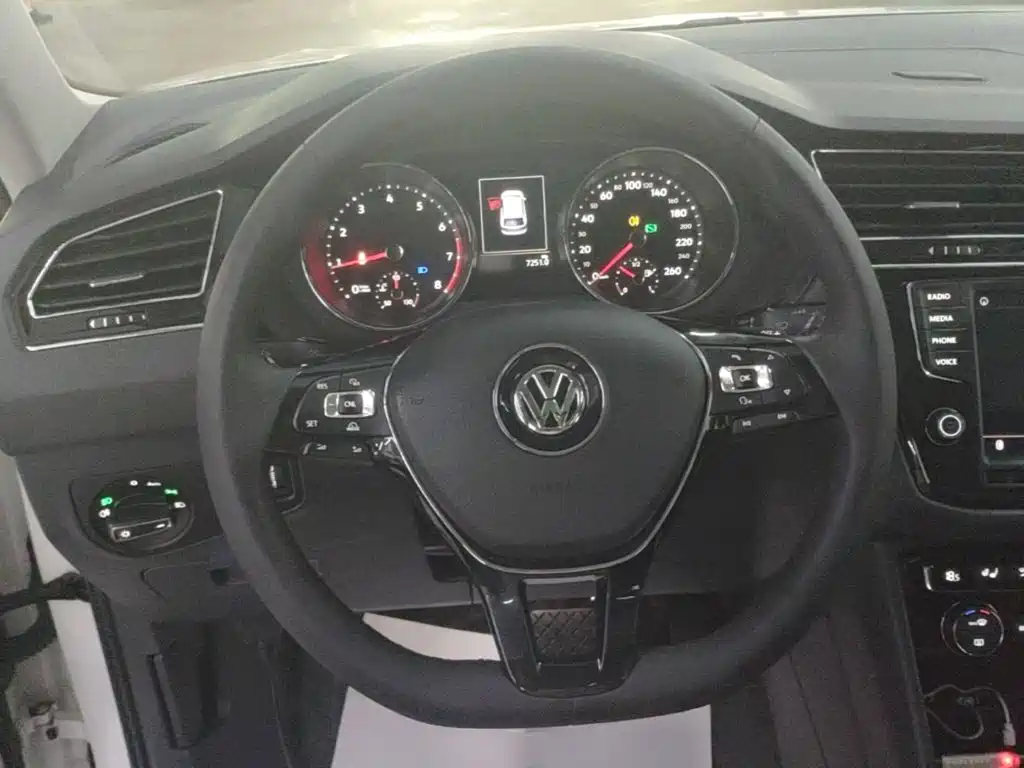 Volkswagen Tiguan L 2018 — фото 11