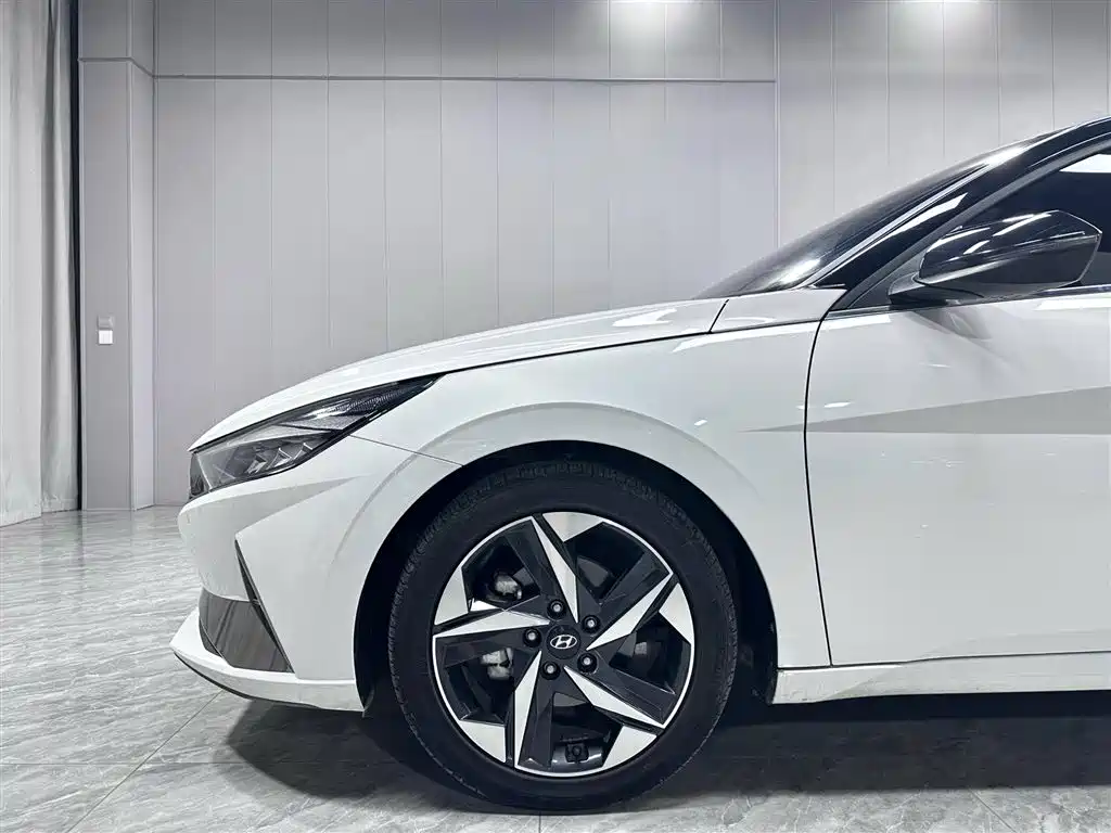 Hyundai Elantra 2023