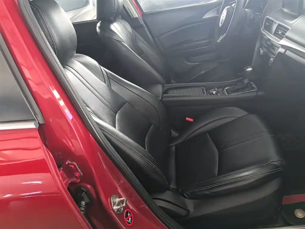 Mazda 3 Axela 2018 — фото 25
