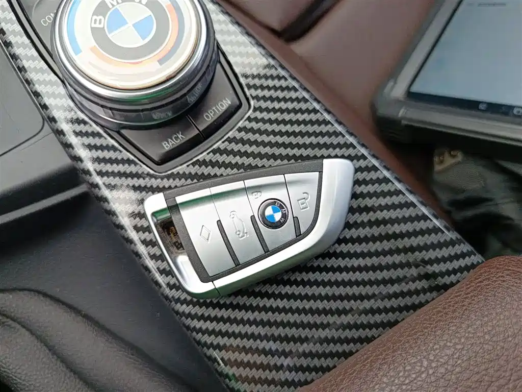 BMW 3 Series 2019 — фото 11