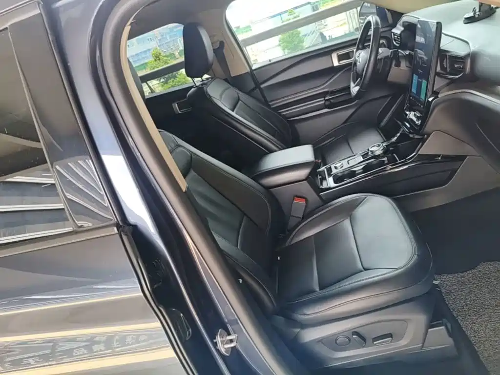 Ford Explorer 2020 — фото 25