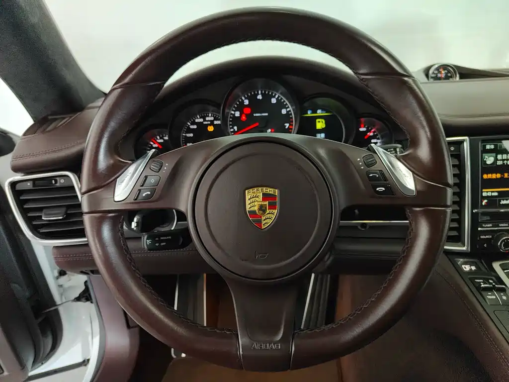 Porsche Panamera 2015 — фото 10