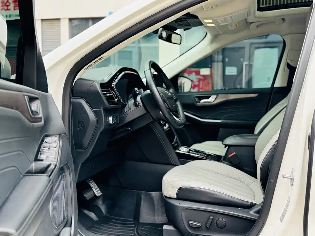 Ford Escape 2020 — фото 11