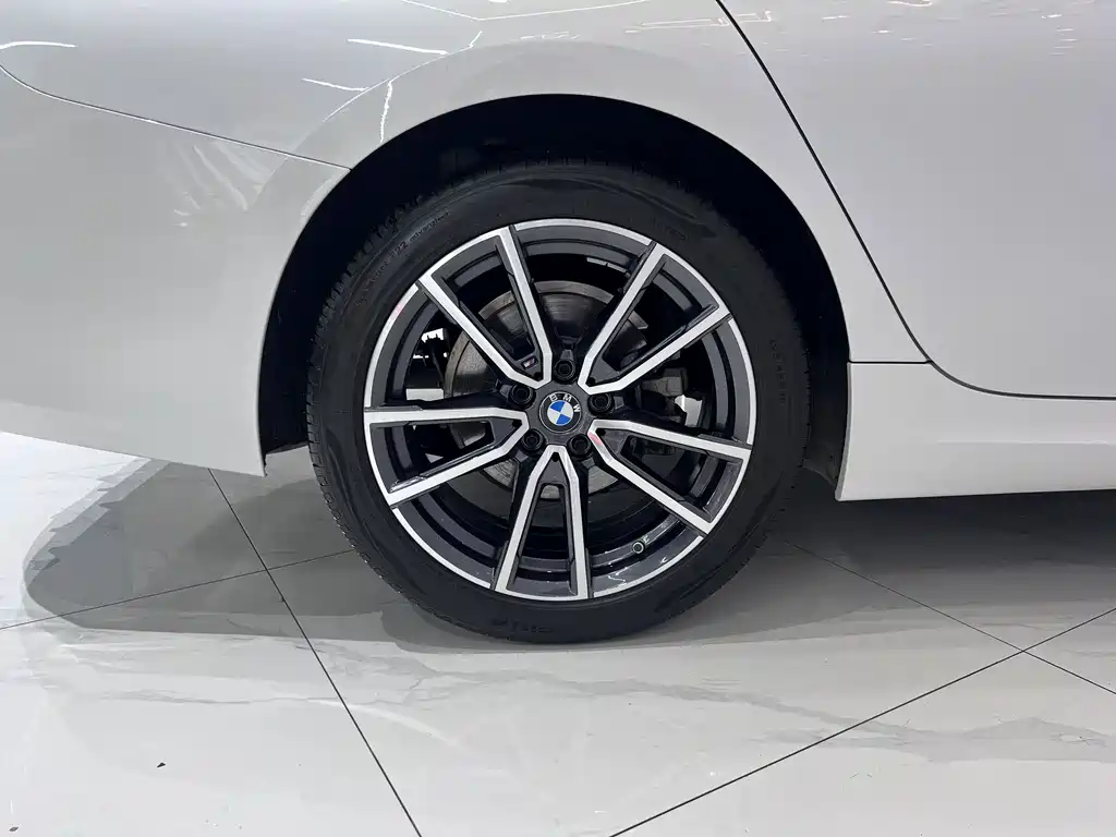 BMW 3 Series 2023 — фото 19