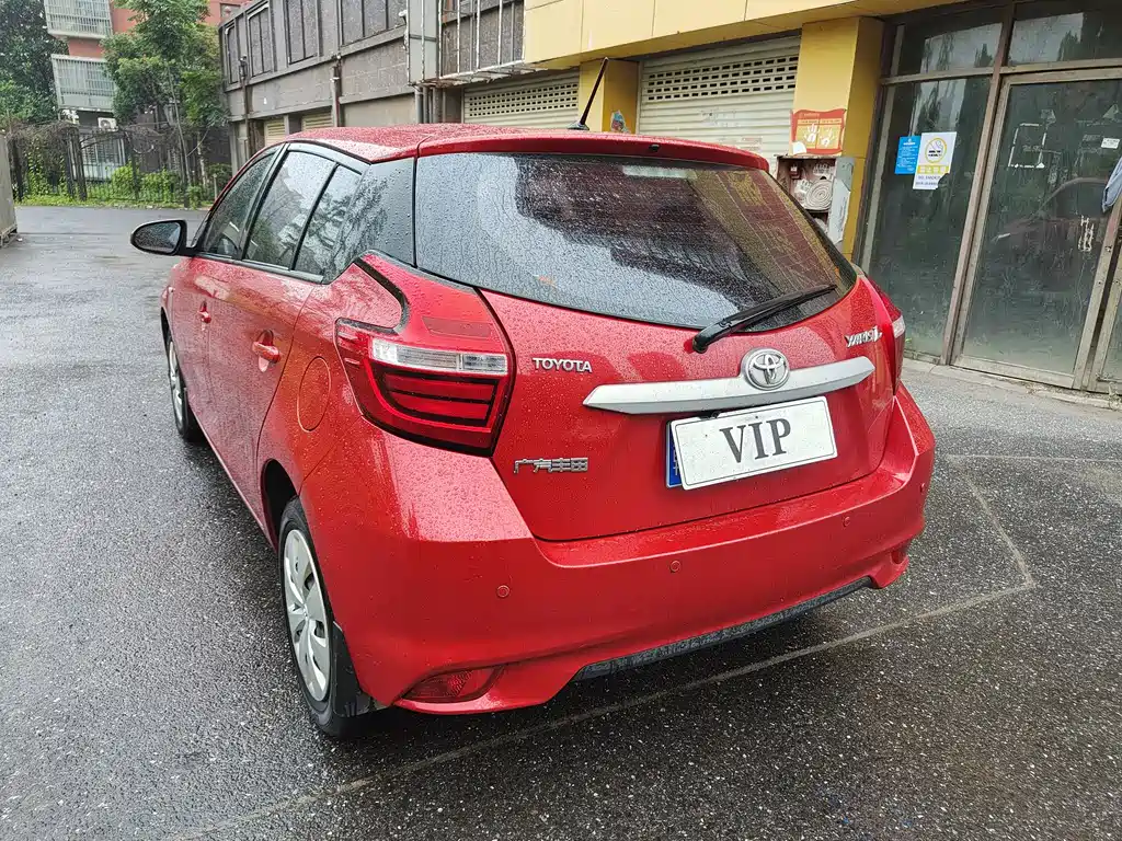 Toyota Yaris L 2017 — фото 9