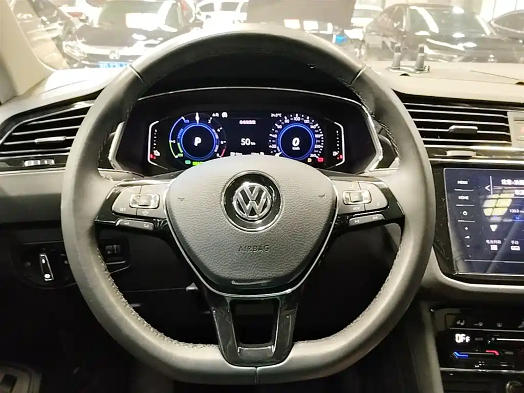 Volkswagen Tiguan L PHEV 2021 — фото 11