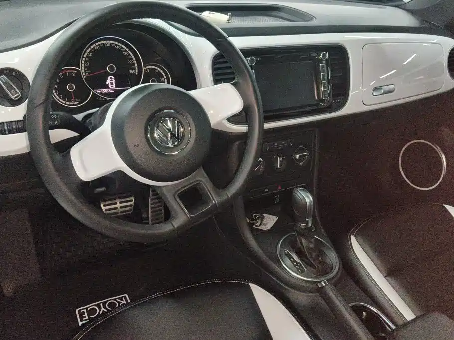Volkswagen Beetle 2015 — фото 12