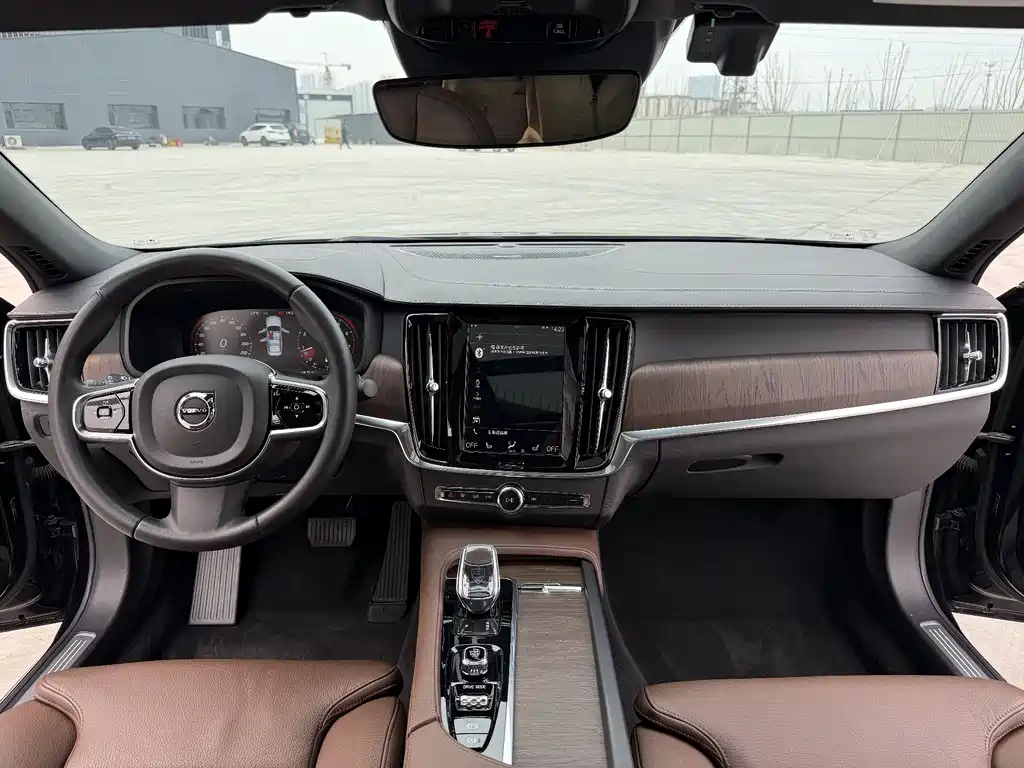 Volvo S90 2021 — фото 16