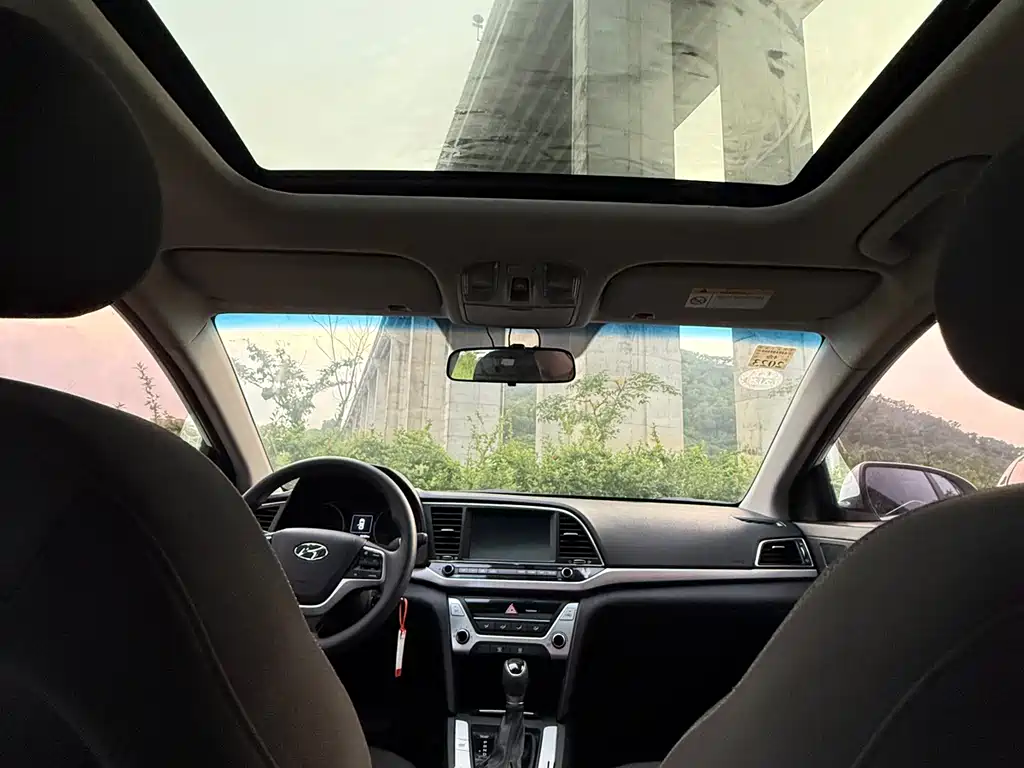 Hyundai Elantra 2017 — фото 13