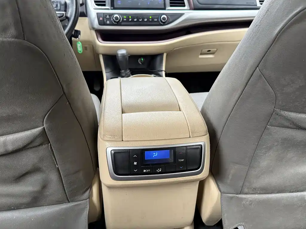 Toyota Highlander 2015 — фото 10