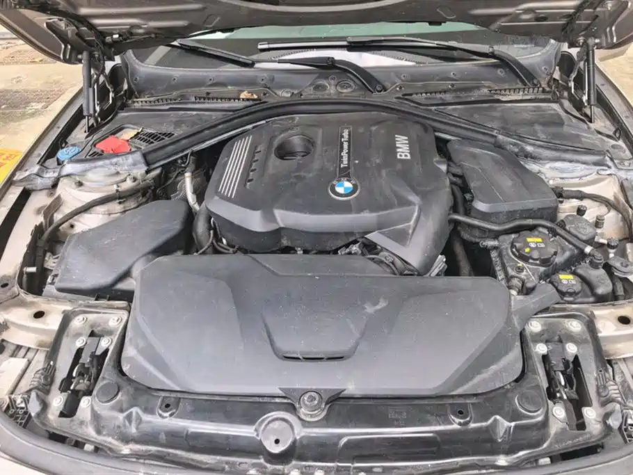 BMW 3 Series 2018 — фото 10