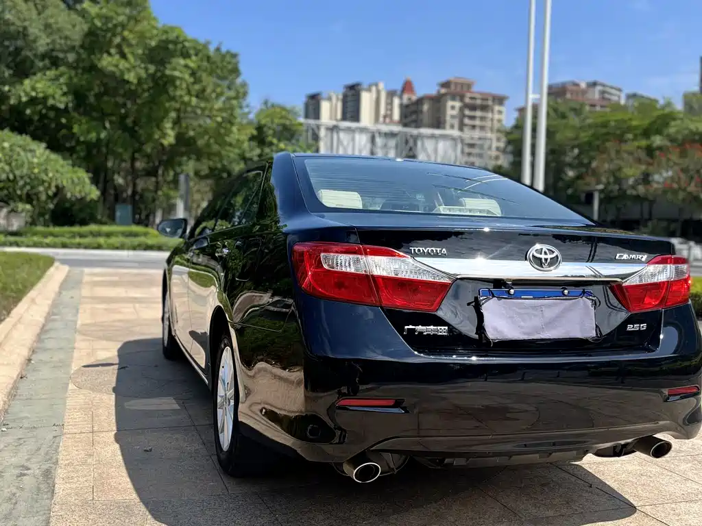 Toyota Camry 2014 — фото 9