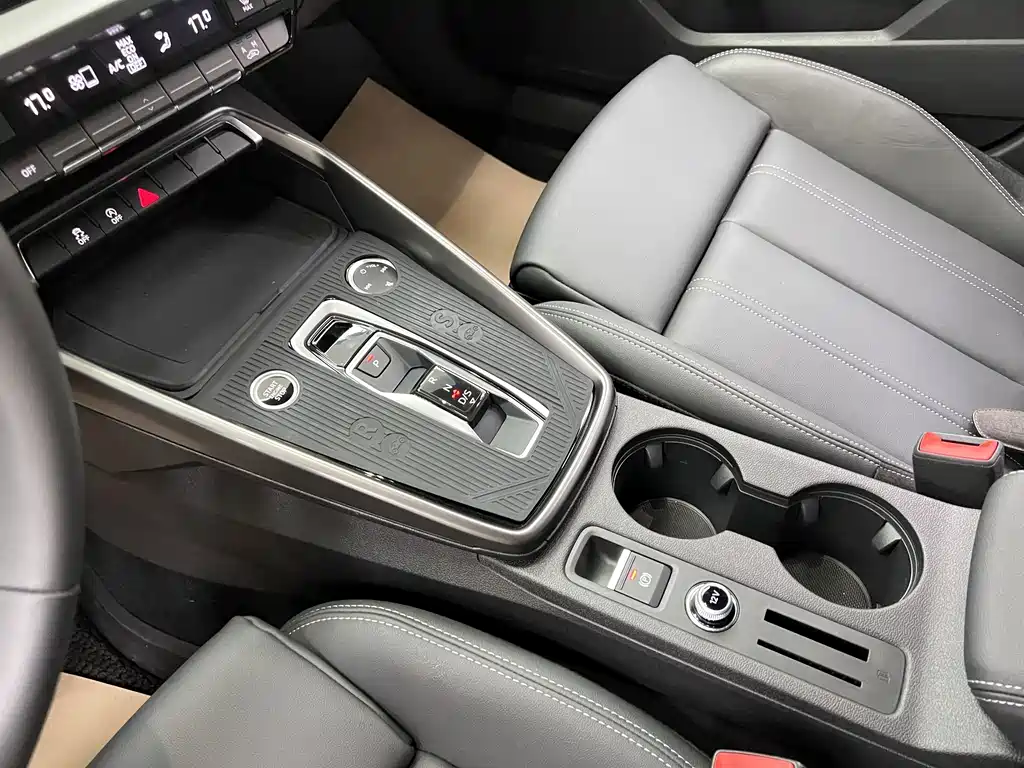 Audi A3 2024 — фото 17