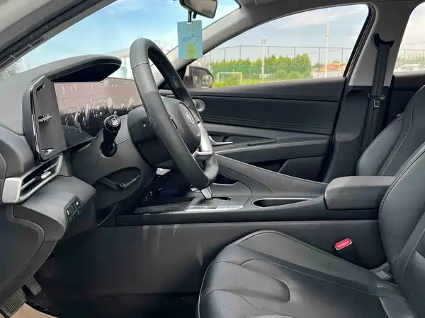 Hyundai Elantra 2022
