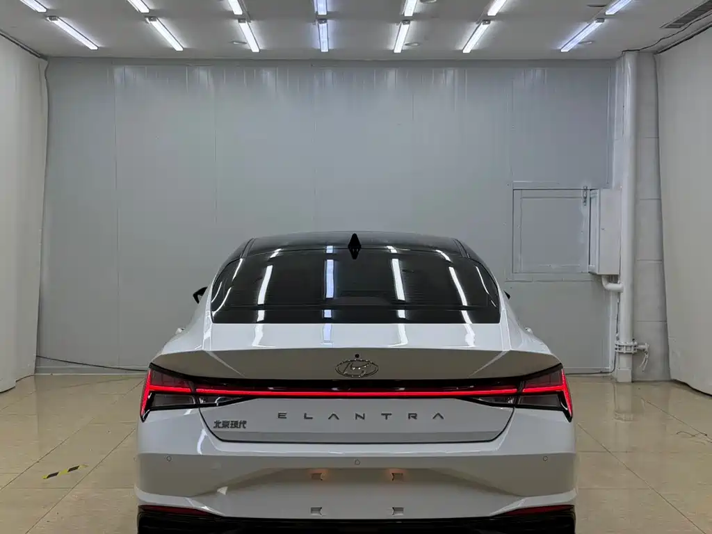 Hyundai Elantra 2023