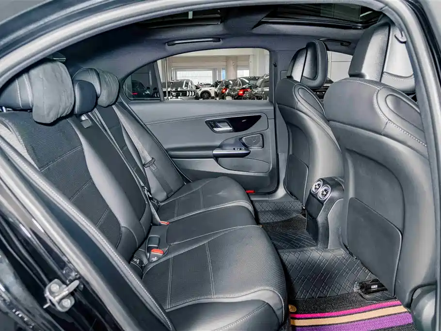 Mercedes-Benz C-Class 2025 — фото 21