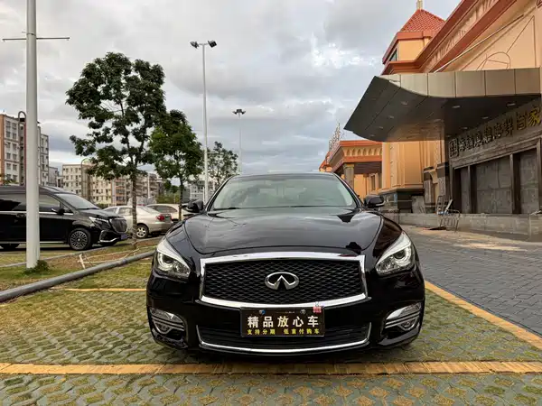 Infiniti Q70 2017