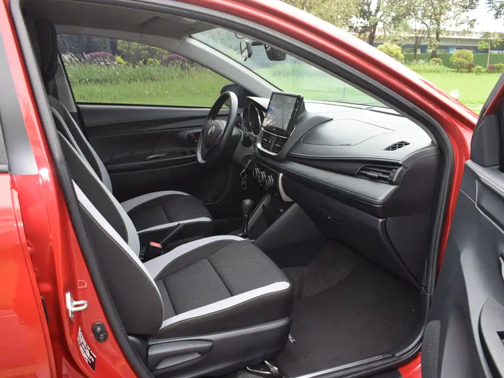 Toyota Yaris L 2021 — фото 13
