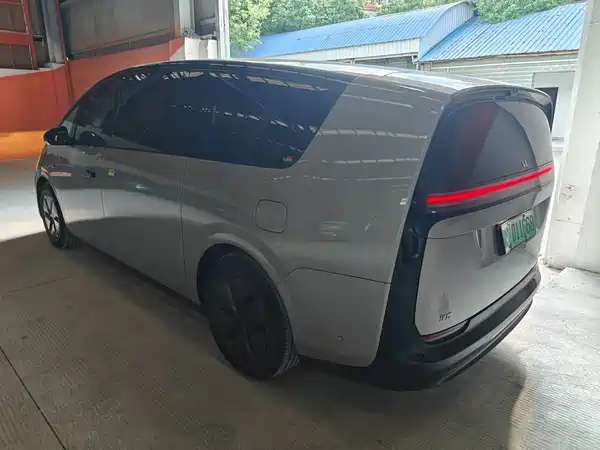 Li Auto MEGA 2024