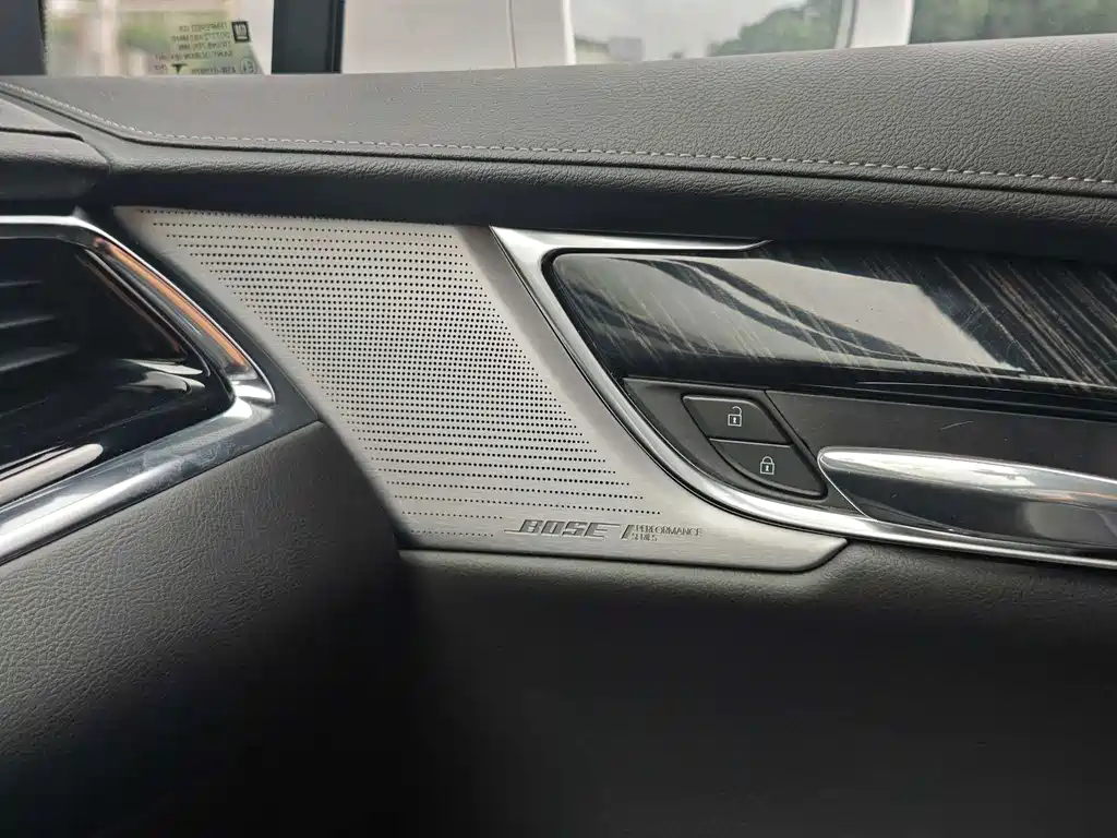 Cadillac XT6 2022 — фото 11