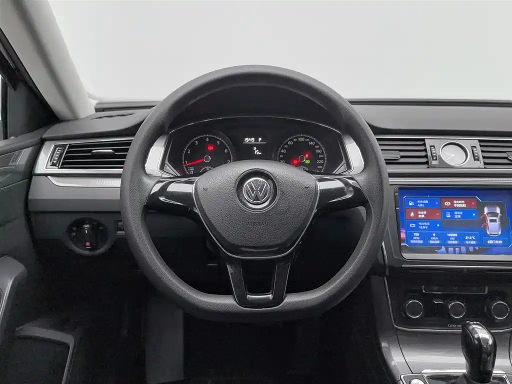 Volkswagen Passat 2017 — фото 11
