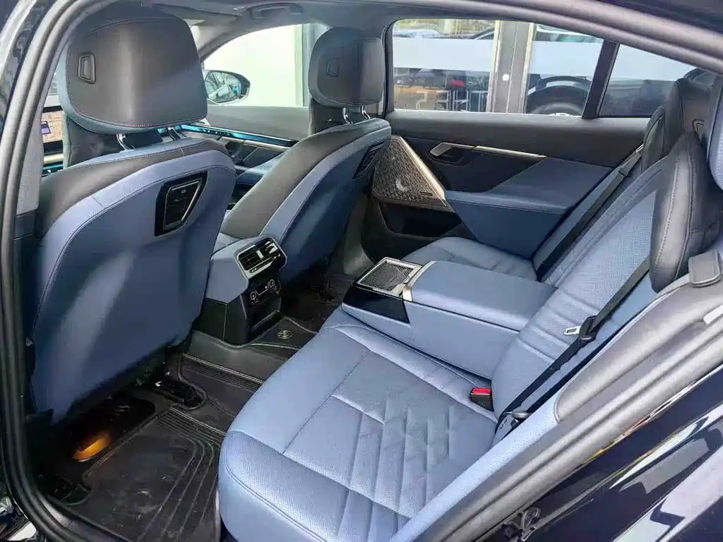BMW 5 Series 2025