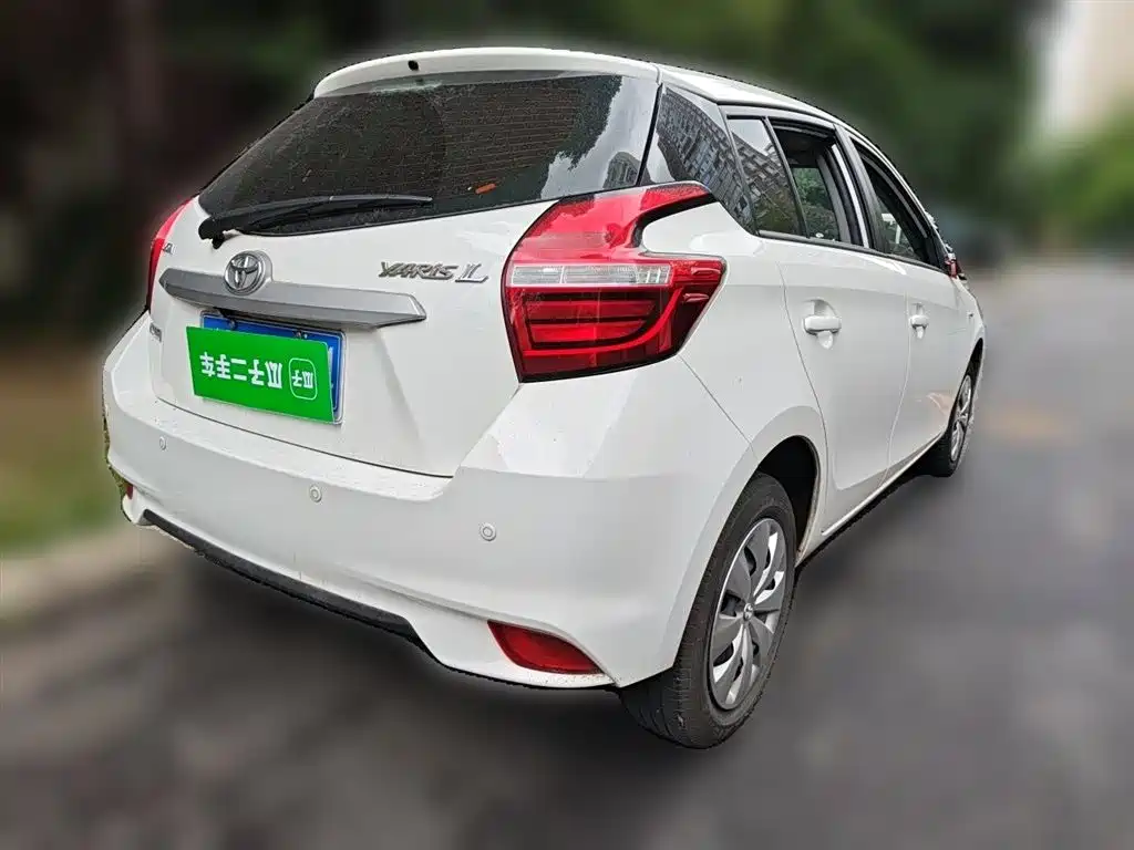 Toyota Yaris L 2021 — фото 4