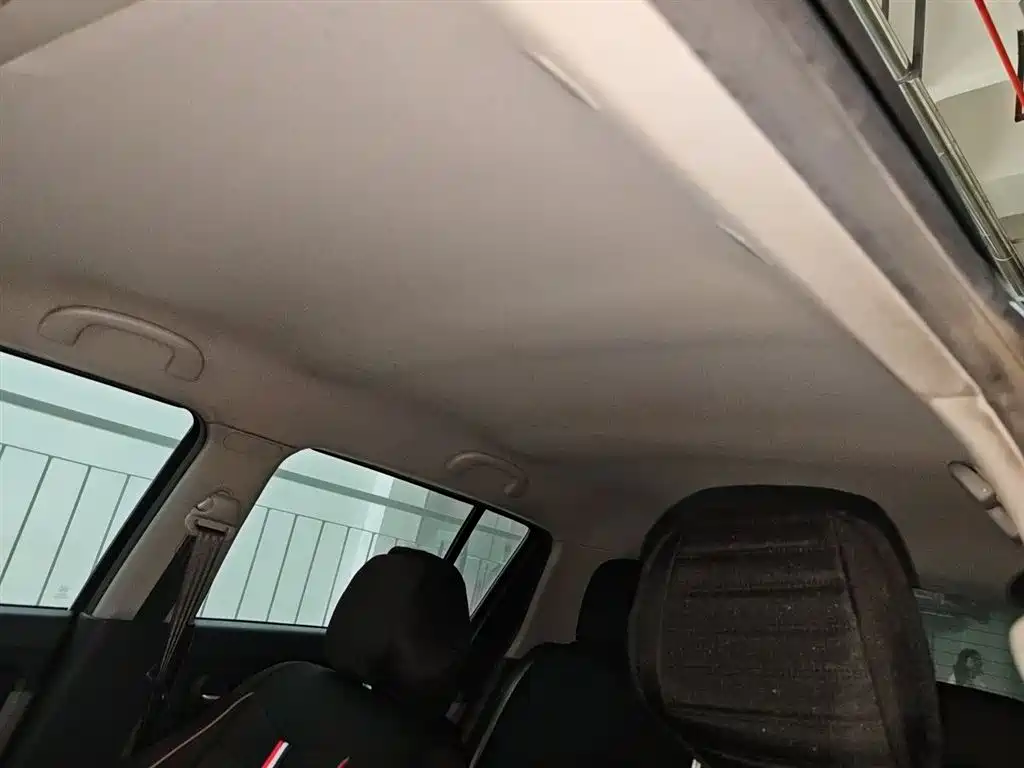 Suzuki Swift 2015 — фото 14