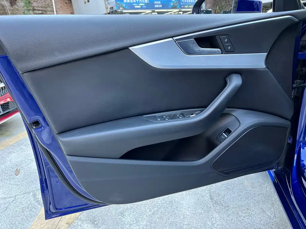 Audi A4L 2019