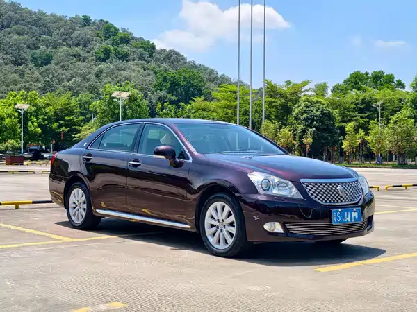 Toyota Crown 2012