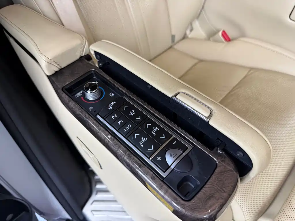 Toyota Alphard 2021 — фото 12