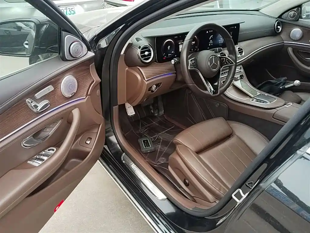 Mercedes-Benz E-Class 2023 — фото 16