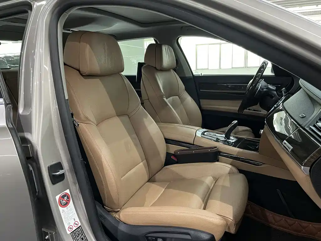 BMW 7 Series 2014 — фото 14