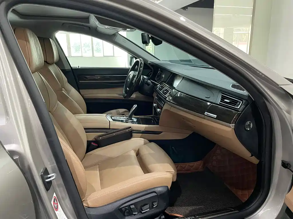 BMW 7 Series 2014 — фото 13