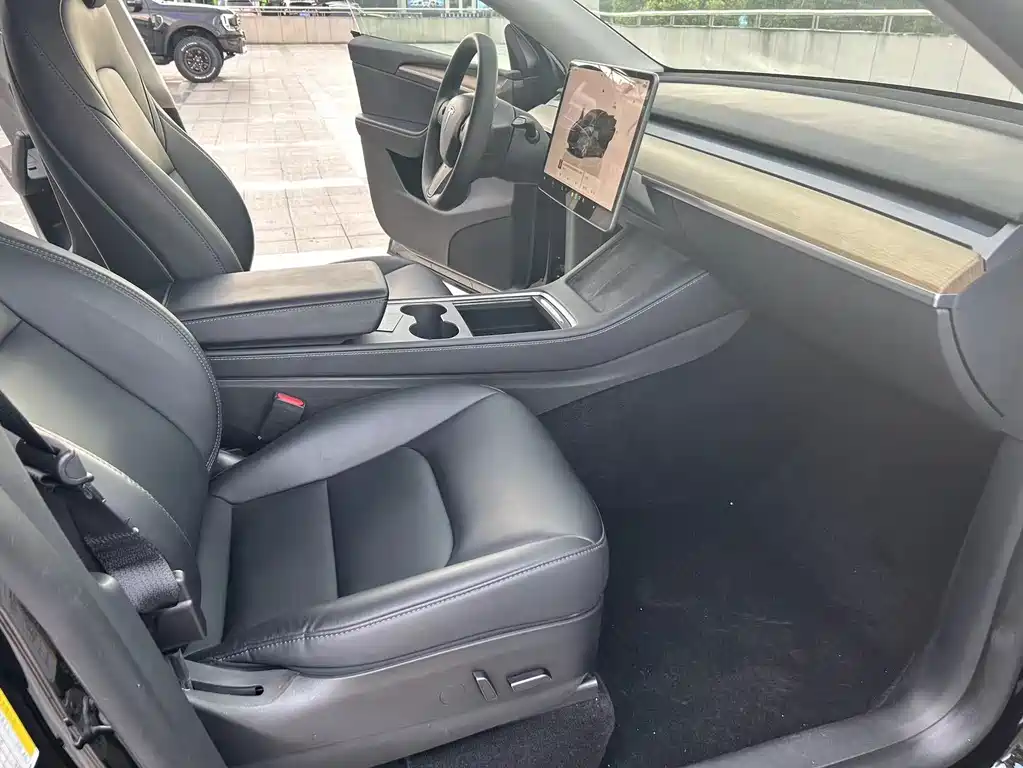 Tesla Model Y 2023 — фото 10