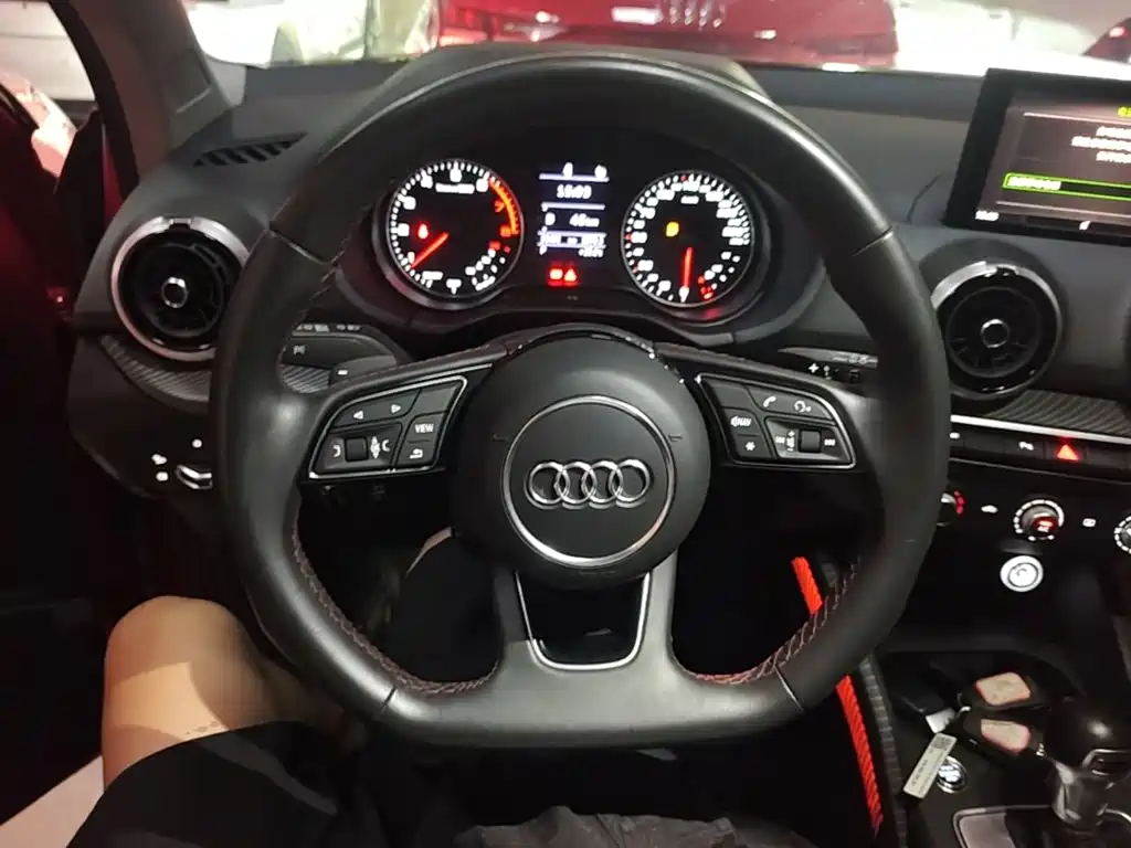 Audi Q2L 2023 — фото 11