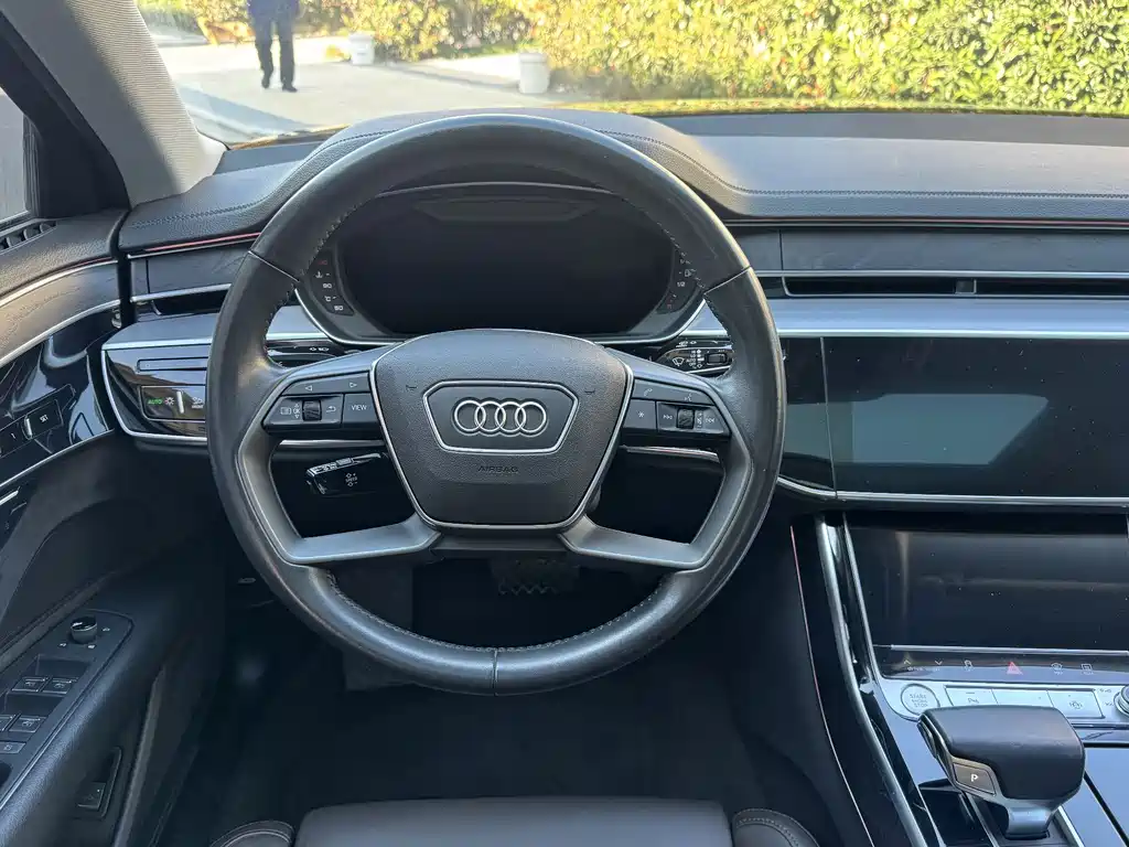 Audi A8 2019 — фото 8