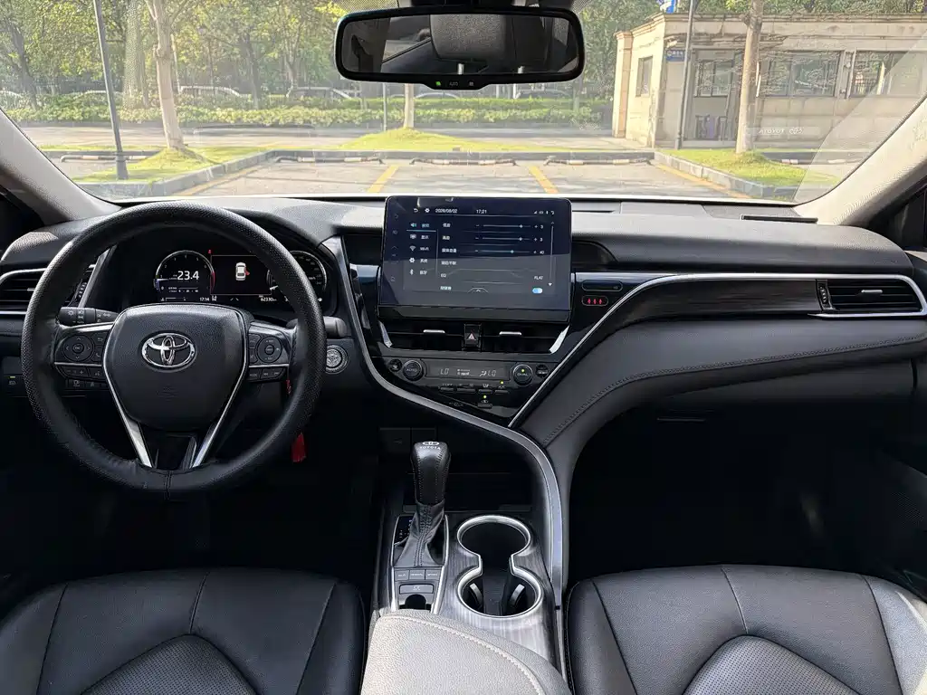 Toyota Camry 2021 — фото 14