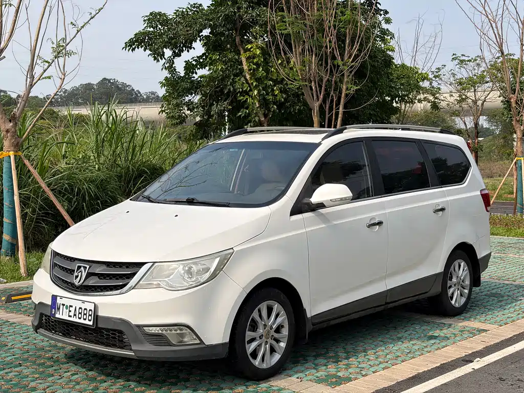 Baojun 730 2015